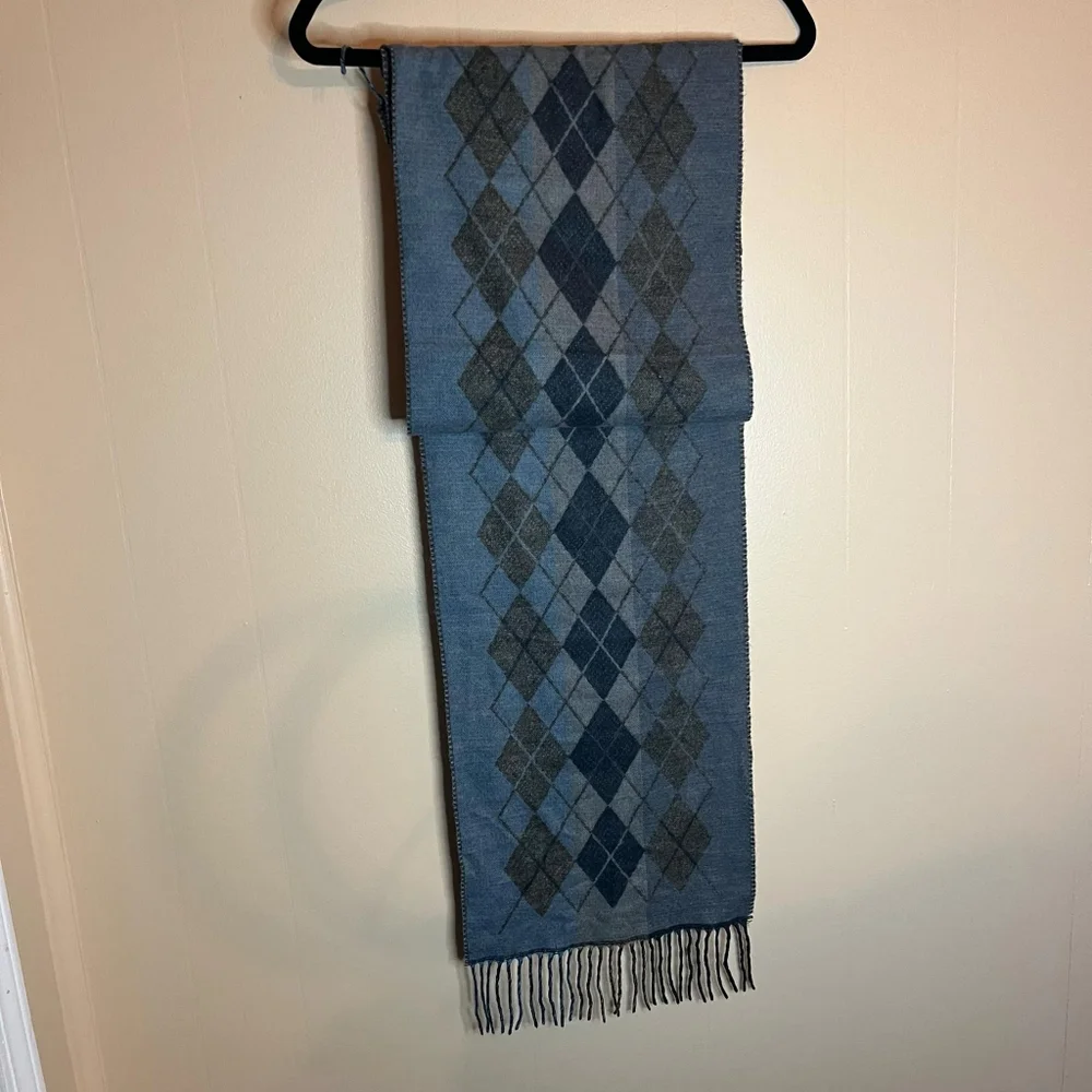 Roundtree and Yorke 100% Acrylic Blue Argyll Men's Scarf